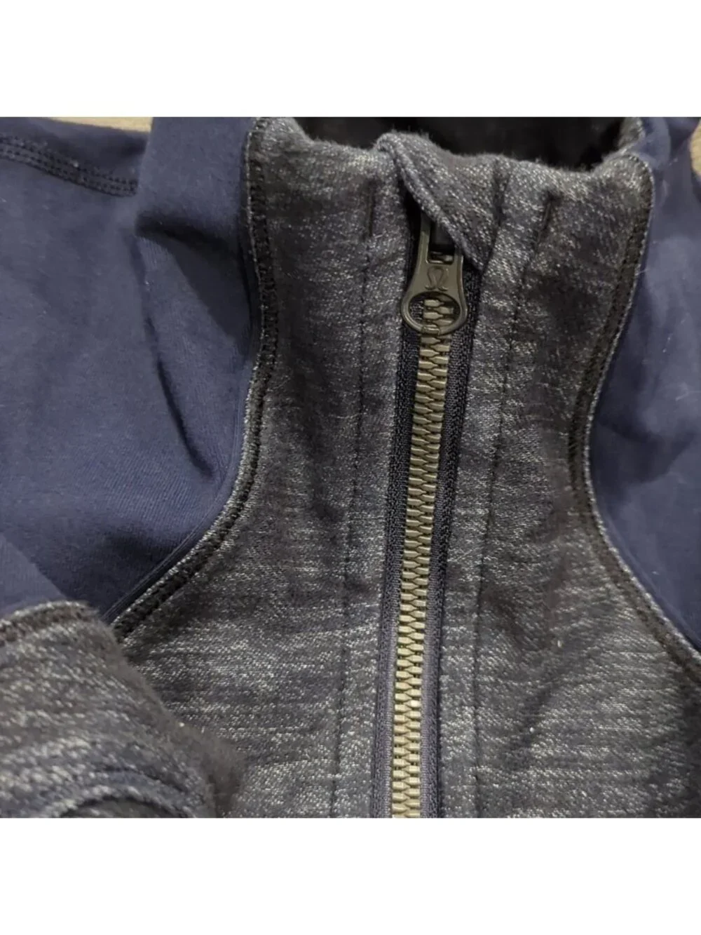 lululemon athletica zip it
